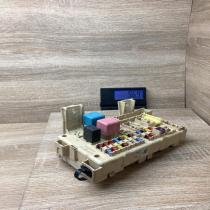 82641 05030 A 905771  Fuse module Toyota Avensis T250
