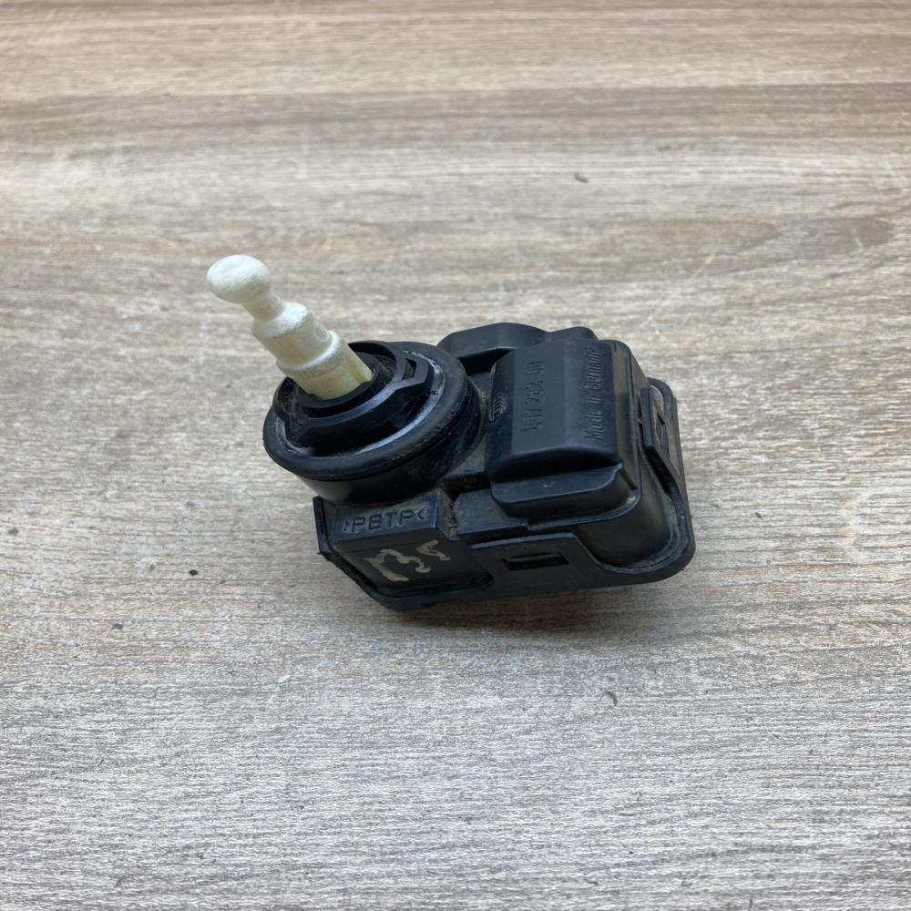 1H0941295C 007282  Headlight level adjustment motor Volkswagen Golf III