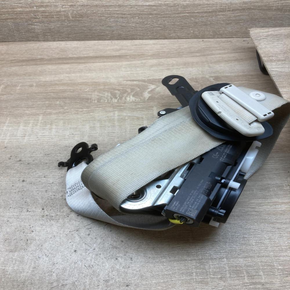 S1740242309 7402423  Front seatbelt BMW 7 G11 G12