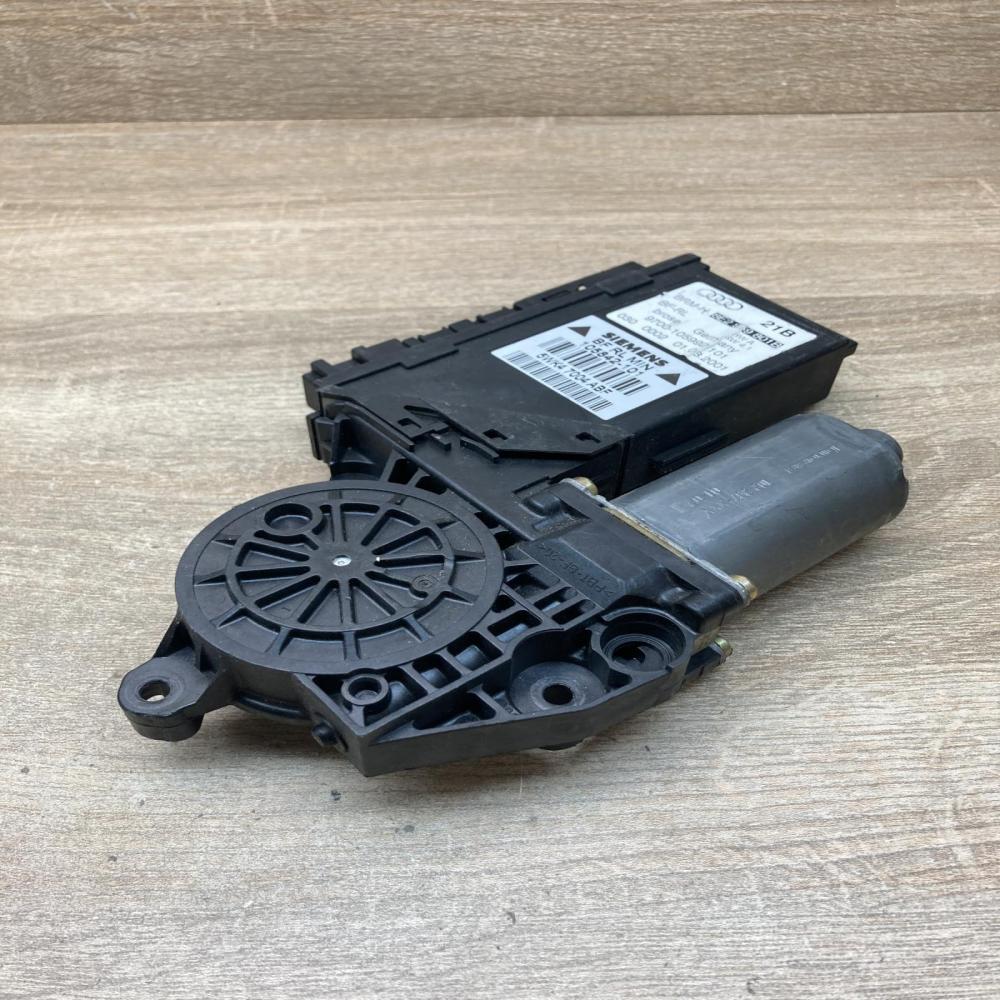 8E2959801B 5WK47004 ABF  Front door window regulator motor Audi A4 S4 B6 8E 8H