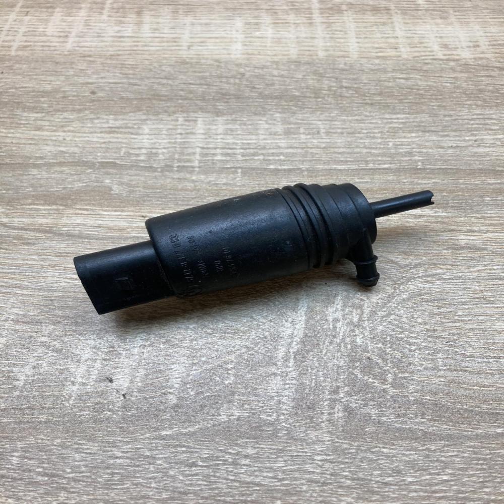 8377612 22557610  Windscreen/windshield washer pump BMW 5 E60 E61