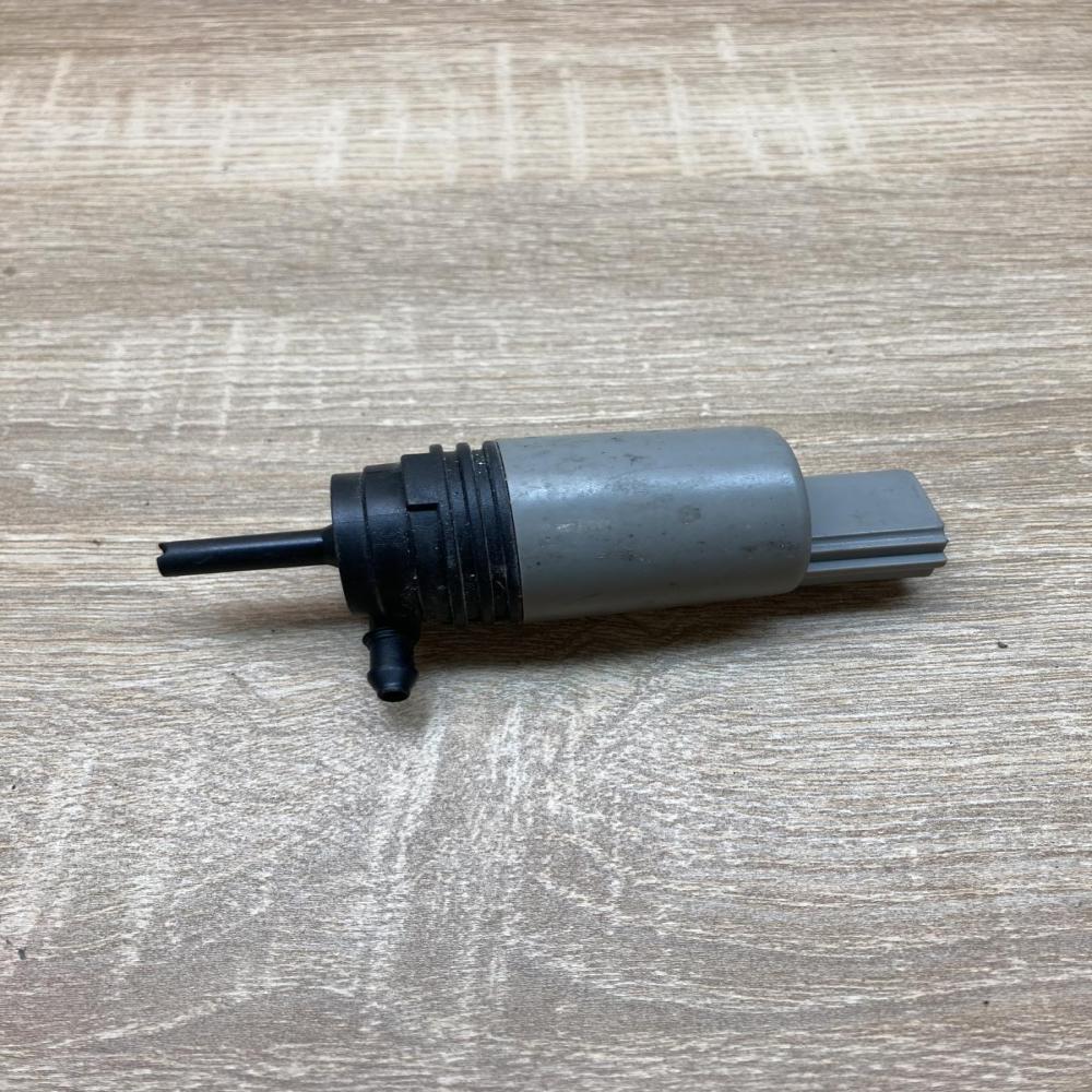 6934159 235576  Windscreen/windshield washer pump BMW 5 E60 E61