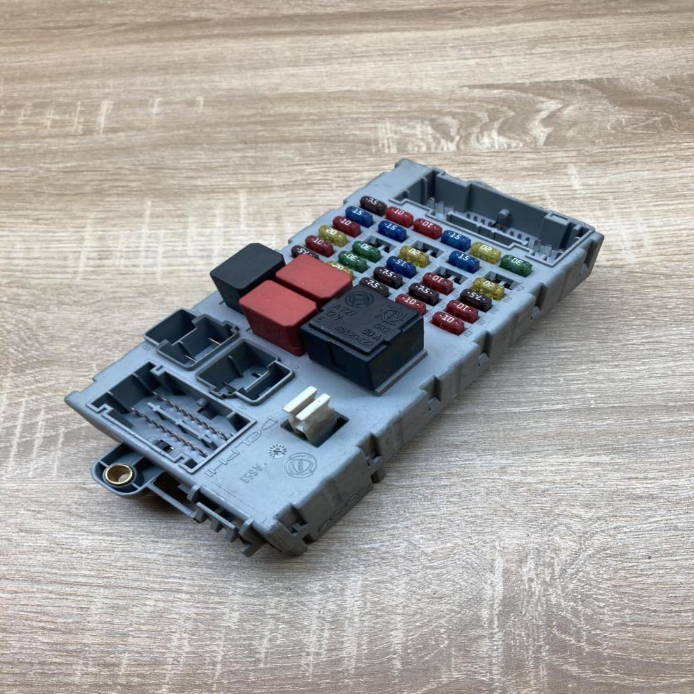 46552681   Fuse module Fiat Punto (188)