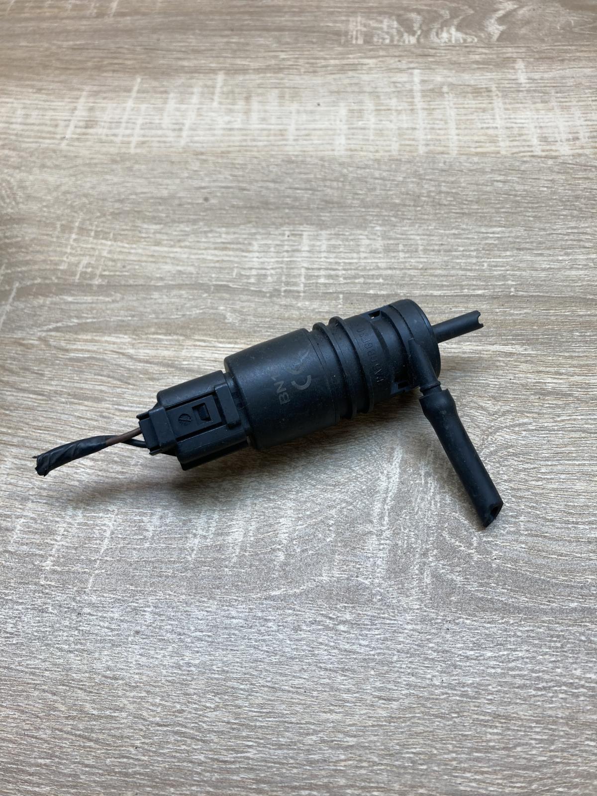 6931910 BN15  Windscreen/windshield washer pump BMW 5 E60 E61